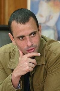 HENRIQUECAPRILESRADONSKI